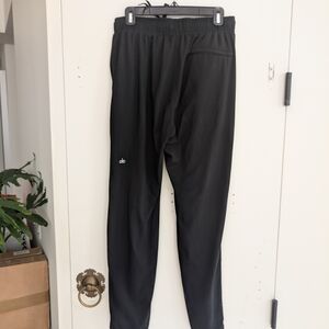 ALO Yoga Men's Conquer Black Athletic Pants